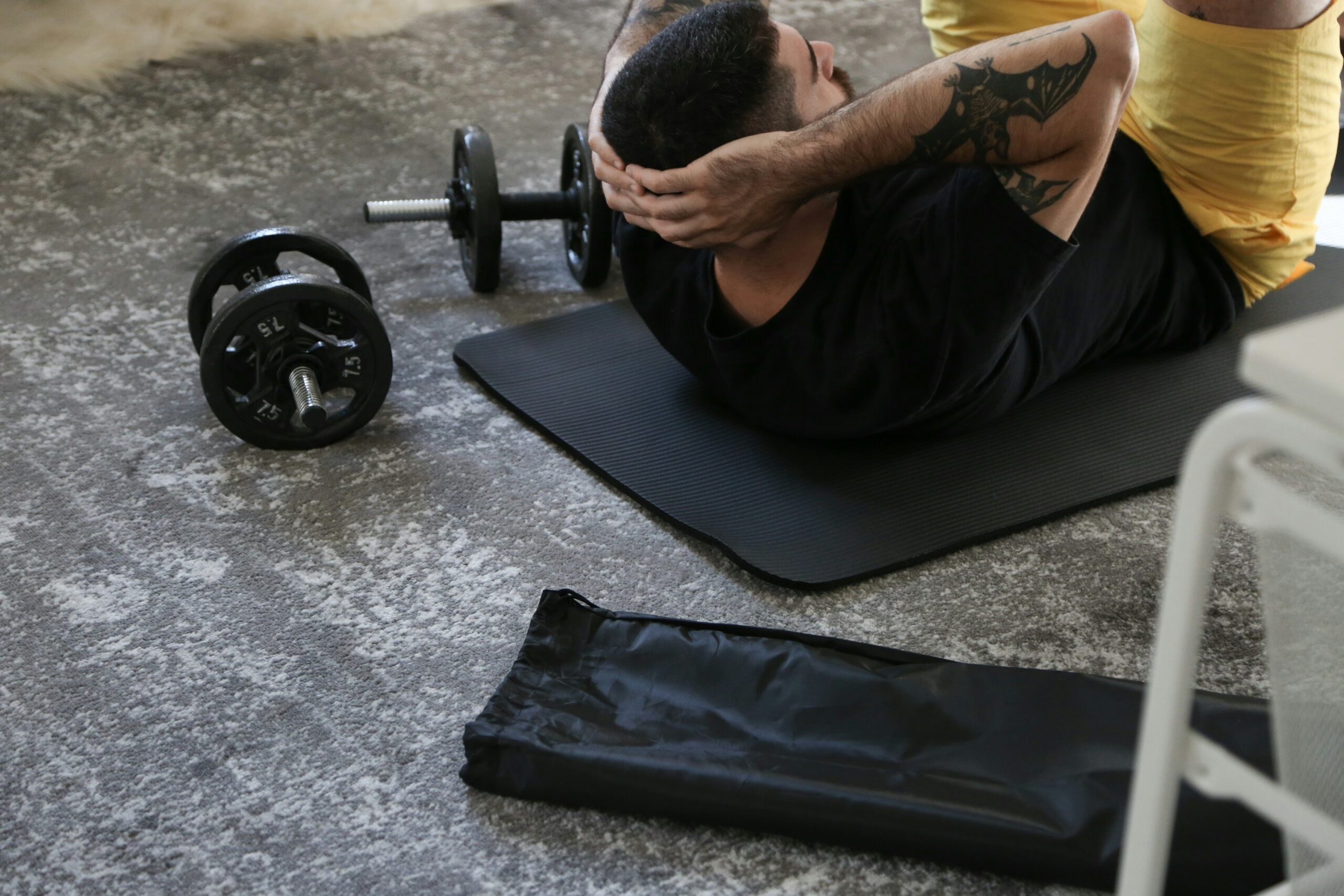 Atleta realizando un entrenamiento funcional de CrossFit de alta intensidad